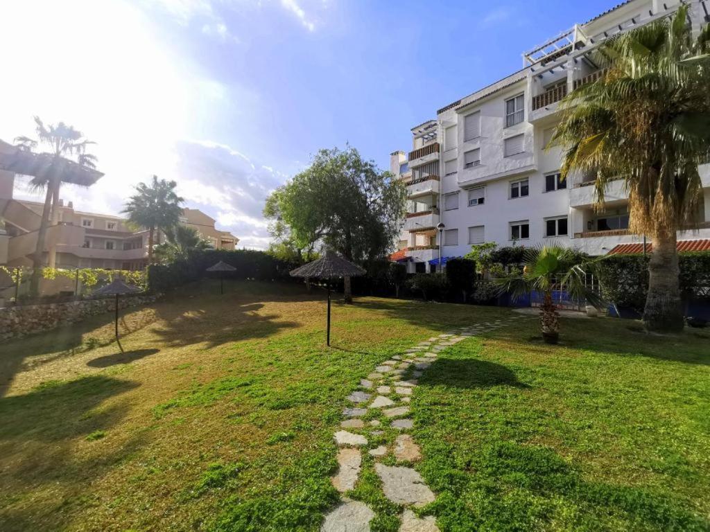2Bdr Sunny Apartment With Pool And Private Parking In Benalmádena Extérieur photo
