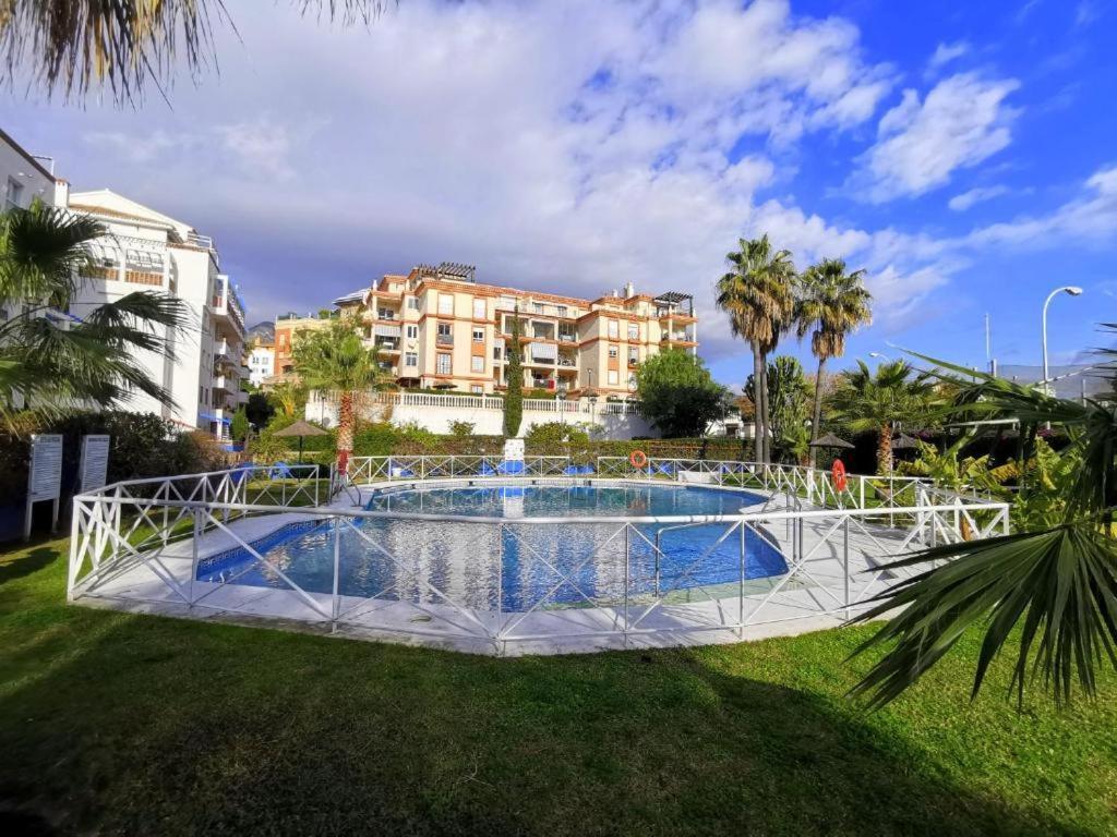 2Bdr Sunny Apartment With Pool And Private Parking In Benalmádena Extérieur photo