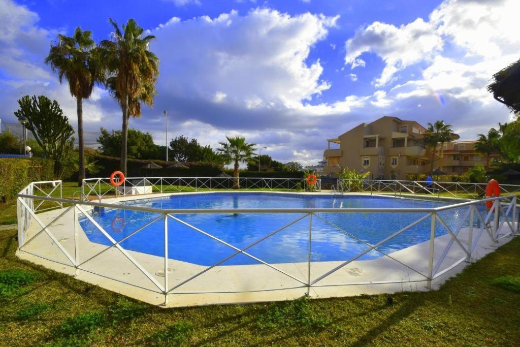 2Bdr Sunny Apartment With Pool And Private Parking In Benalmádena Extérieur photo